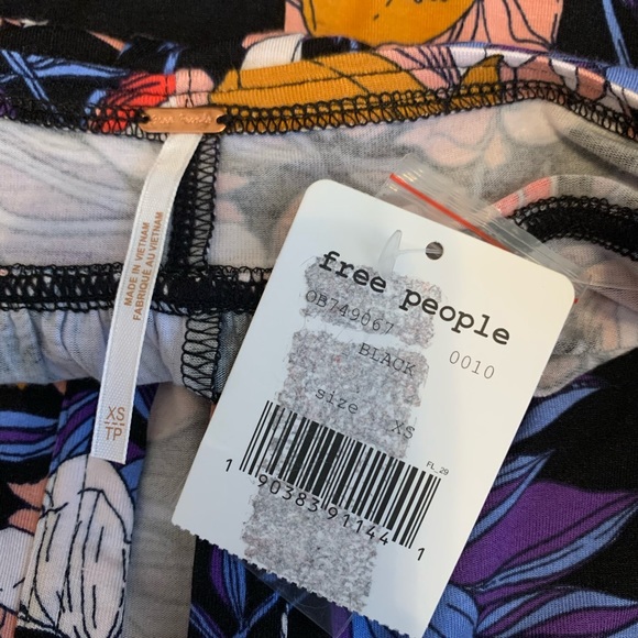 NWT Free People Keepin’ On T-Shirt - Picture 7 of 8